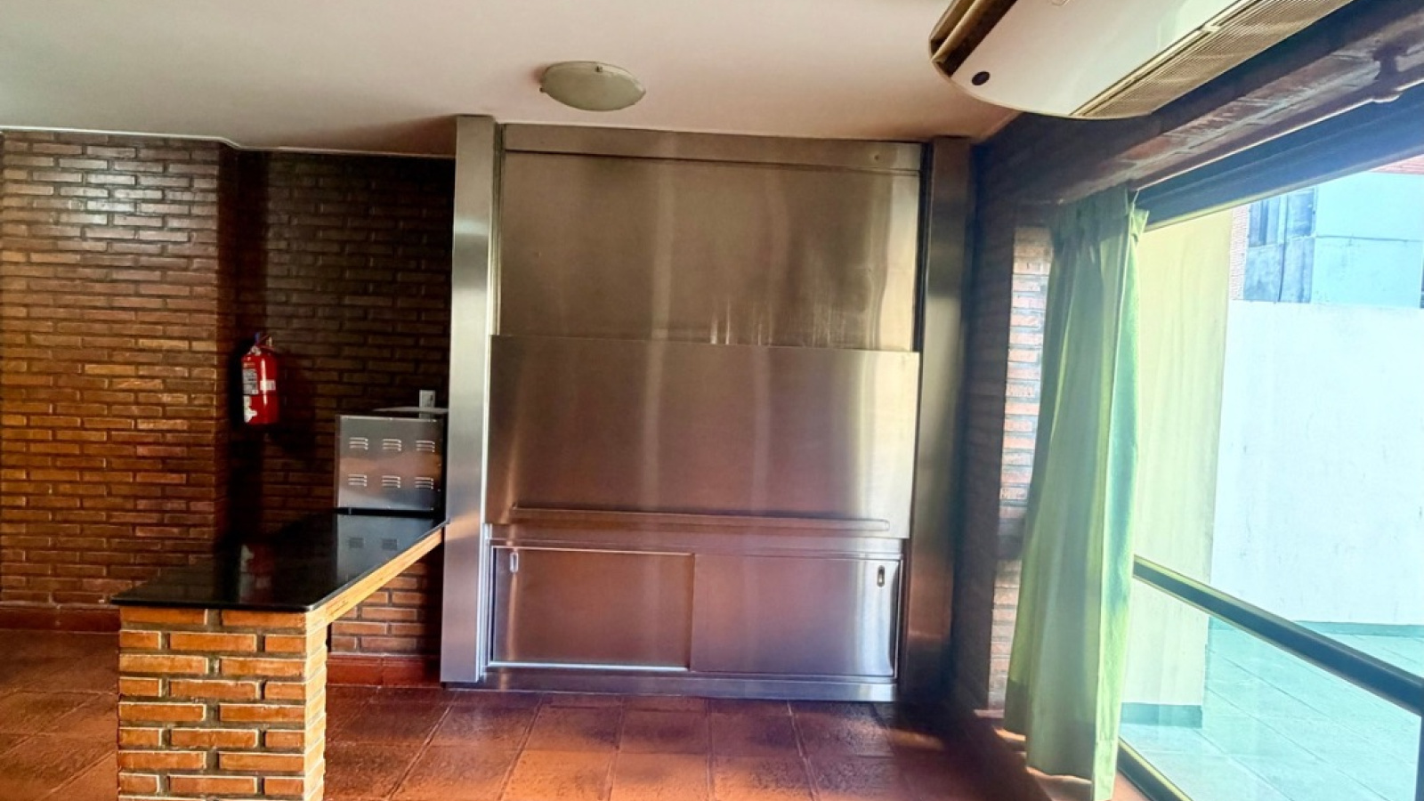 381 Alsina, BAHIA BLANCA, Buenos Aires, 8000, 3 Bedrooms Bedrooms, 4 Rooms Rooms,4 BathroomsBathrooms,Departamento,Venta,Alsina,0,1992