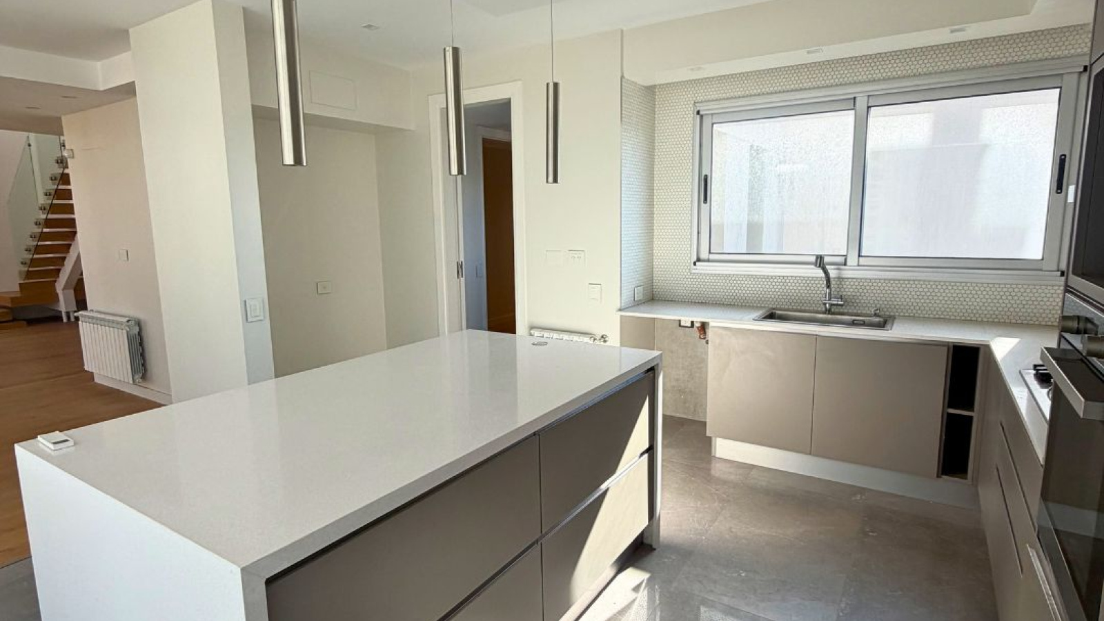 176 Yrigoyen, Bahía Blanca, Buenos Aires, 8000, 3 Bedrooms Bedrooms, 5 Rooms Rooms,4 BathroomsBathrooms,Departamento,Alquiler,Yrigoyen ,0,2042