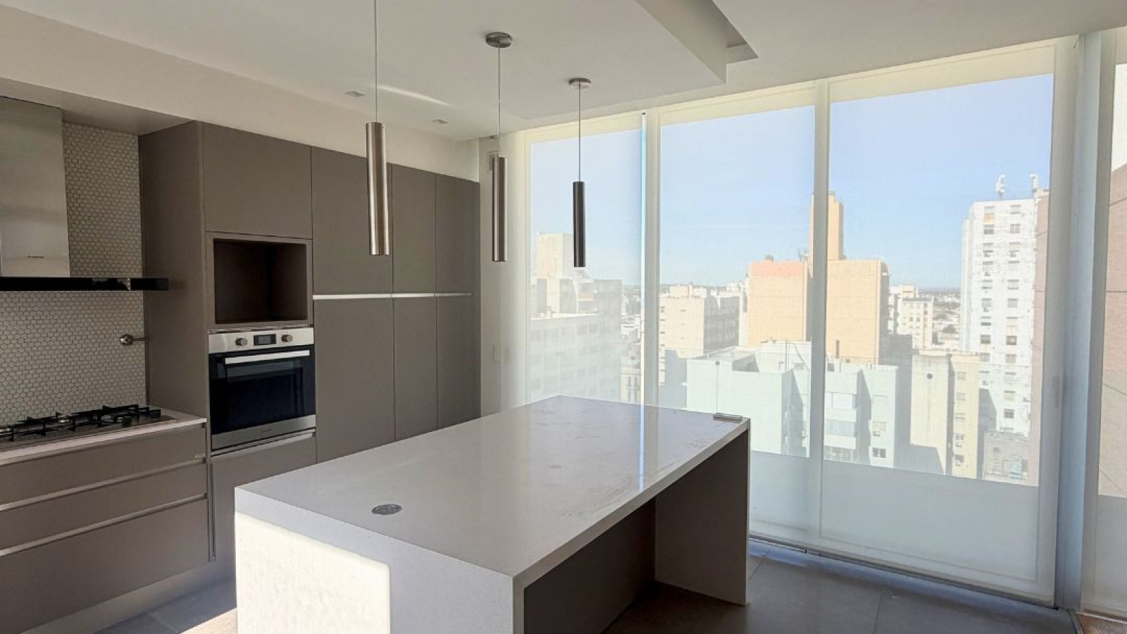 176 Yrigoyen, Bahía Blanca, Buenos Aires, 8000, 3 Bedrooms Bedrooms, 5 Rooms Rooms,4 BathroomsBathrooms,Departamento,Alquiler,Yrigoyen ,0,2042