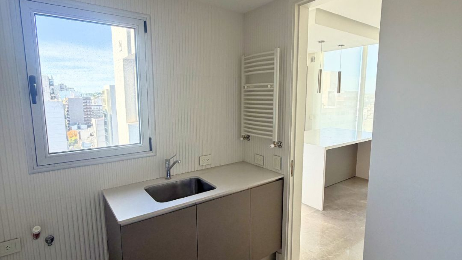 176 Yrigoyen, Bahía Blanca, Buenos Aires, 8000, 3 Bedrooms Bedrooms, 5 Rooms Rooms,4 BathroomsBathrooms,Departamento,Alquiler,Yrigoyen ,0,2042