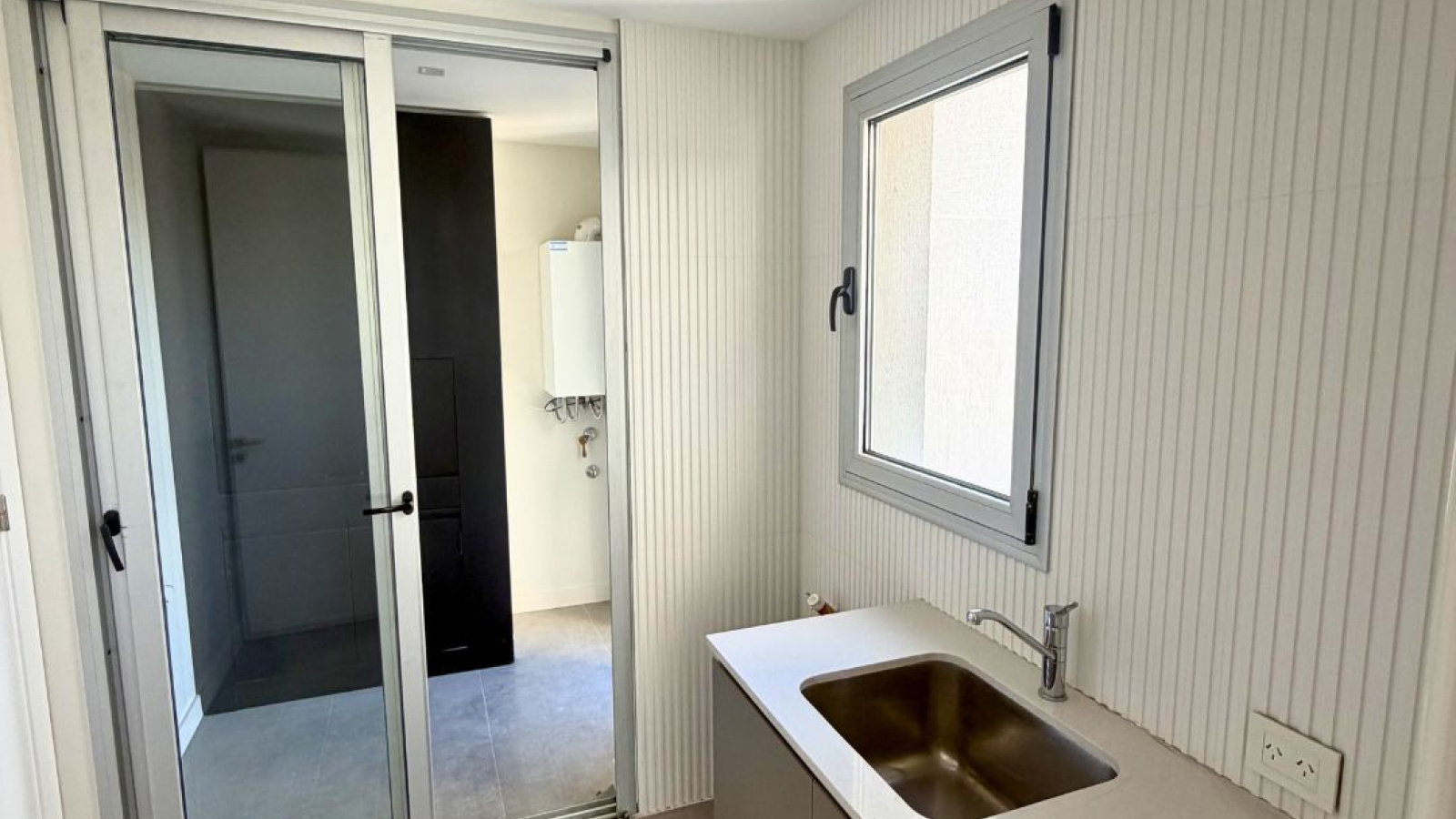 176 Yrigoyen, Bahía Blanca, Buenos Aires, 8000, 3 Bedrooms Bedrooms, 5 Rooms Rooms,4 BathroomsBathrooms,Departamento,Alquiler,Yrigoyen ,0,2042