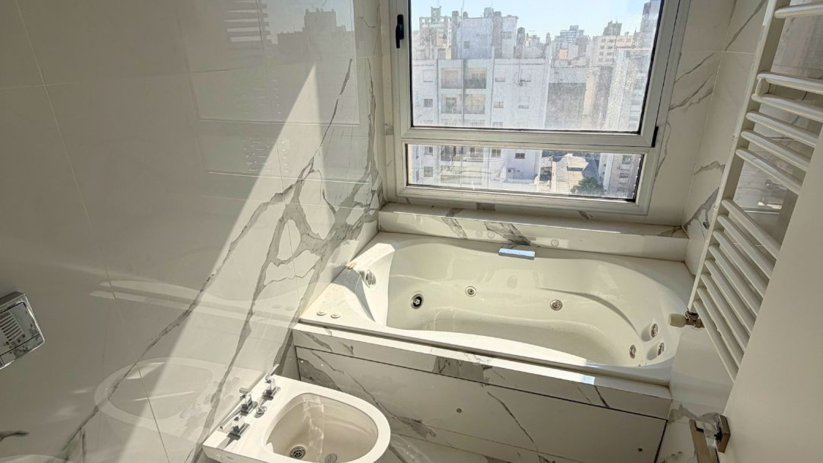 176 Yrigoyen, Bahía Blanca, Buenos Aires, 8000, 3 Bedrooms Bedrooms, 5 Rooms Rooms,4 BathroomsBathrooms,Departamento,Alquiler,Yrigoyen ,0,2042