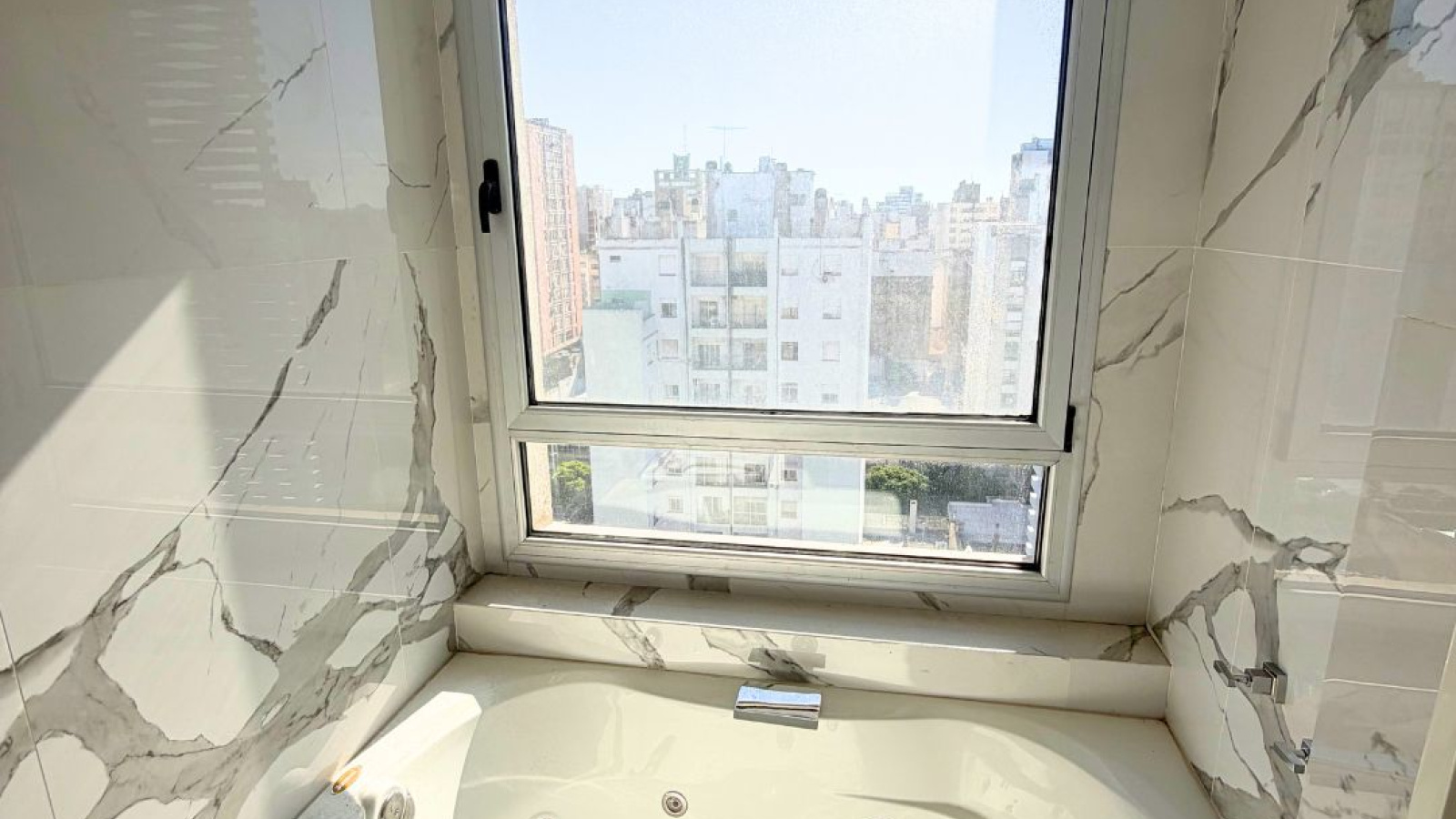 176 Yrigoyen, Bahía Blanca, Buenos Aires, 8000, 3 Bedrooms Bedrooms, 5 Rooms Rooms,4 BathroomsBathrooms,Departamento,Alquiler,Yrigoyen ,0,2042