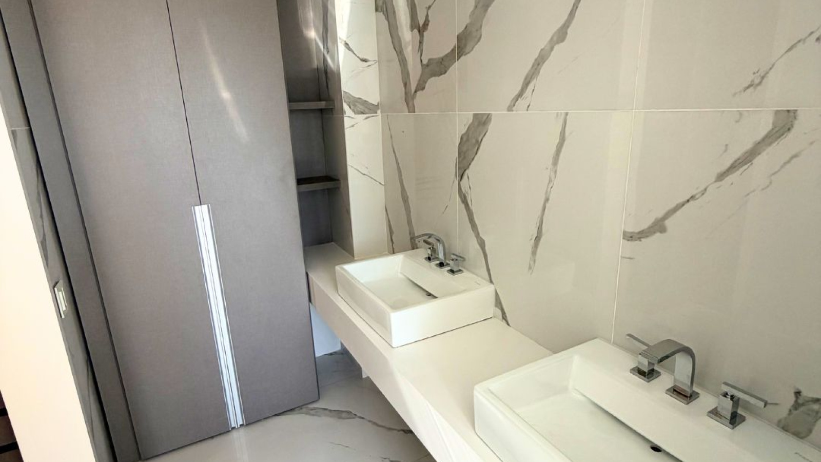 176 Yrigoyen, Bahía Blanca, Buenos Aires, 8000, 3 Bedrooms Bedrooms, 5 Rooms Rooms,4 BathroomsBathrooms,Departamento,Alquiler,Yrigoyen ,0,2042