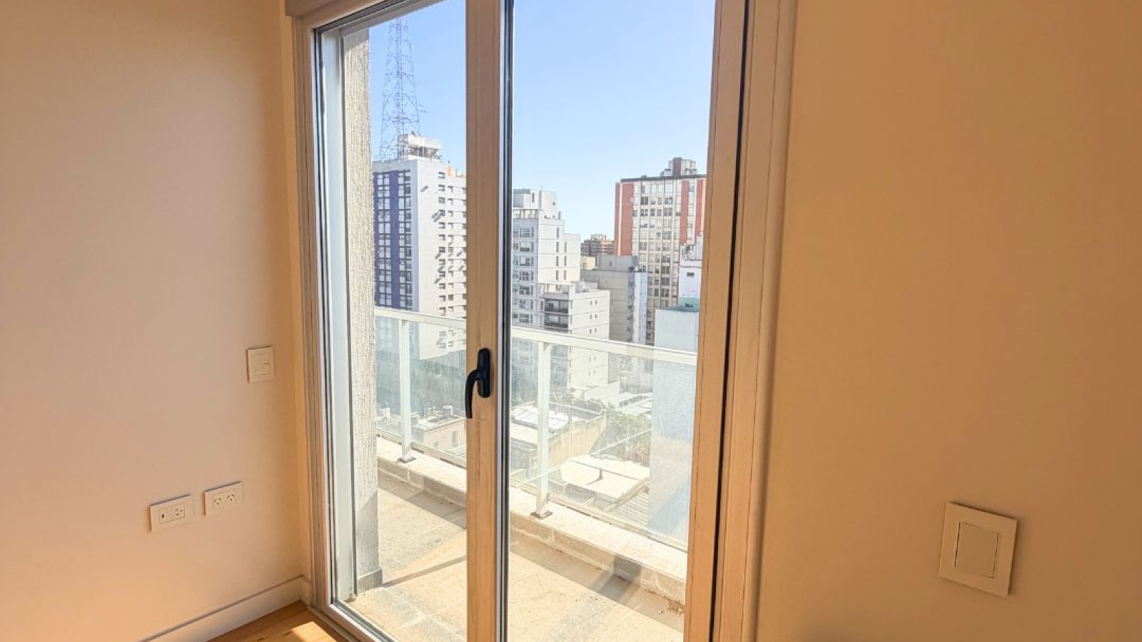 176 Yrigoyen, Bahía Blanca, Buenos Aires, 8000, 3 Bedrooms Bedrooms, 5 Rooms Rooms,4 BathroomsBathrooms,Departamento,Alquiler,Yrigoyen ,0,2042