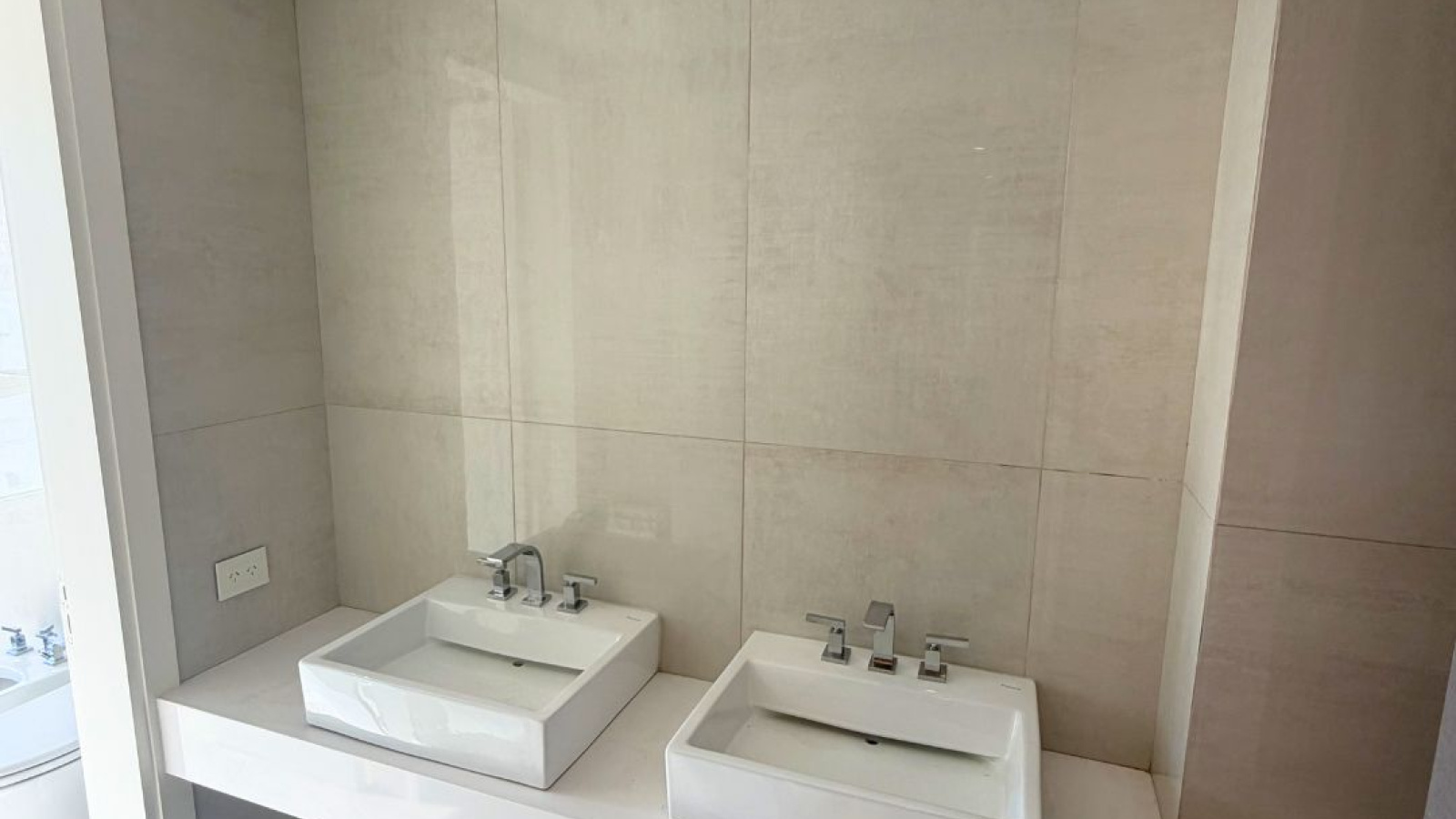 176 Yrigoyen, Bahía Blanca, Buenos Aires, 8000, 3 Bedrooms Bedrooms, 5 Rooms Rooms,4 BathroomsBathrooms,Departamento,Alquiler,Yrigoyen ,0,2042