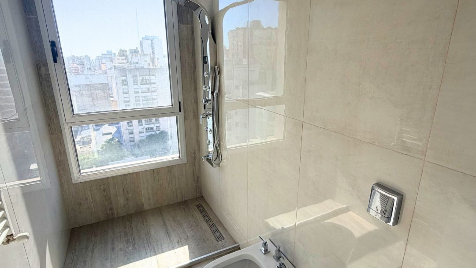 176 Yrigoyen, Bahía Blanca, Buenos Aires, 8000, 3 Bedrooms Bedrooms, 5 Rooms Rooms,4 BathroomsBathrooms,Departamento,Alquiler,Yrigoyen ,0,2042