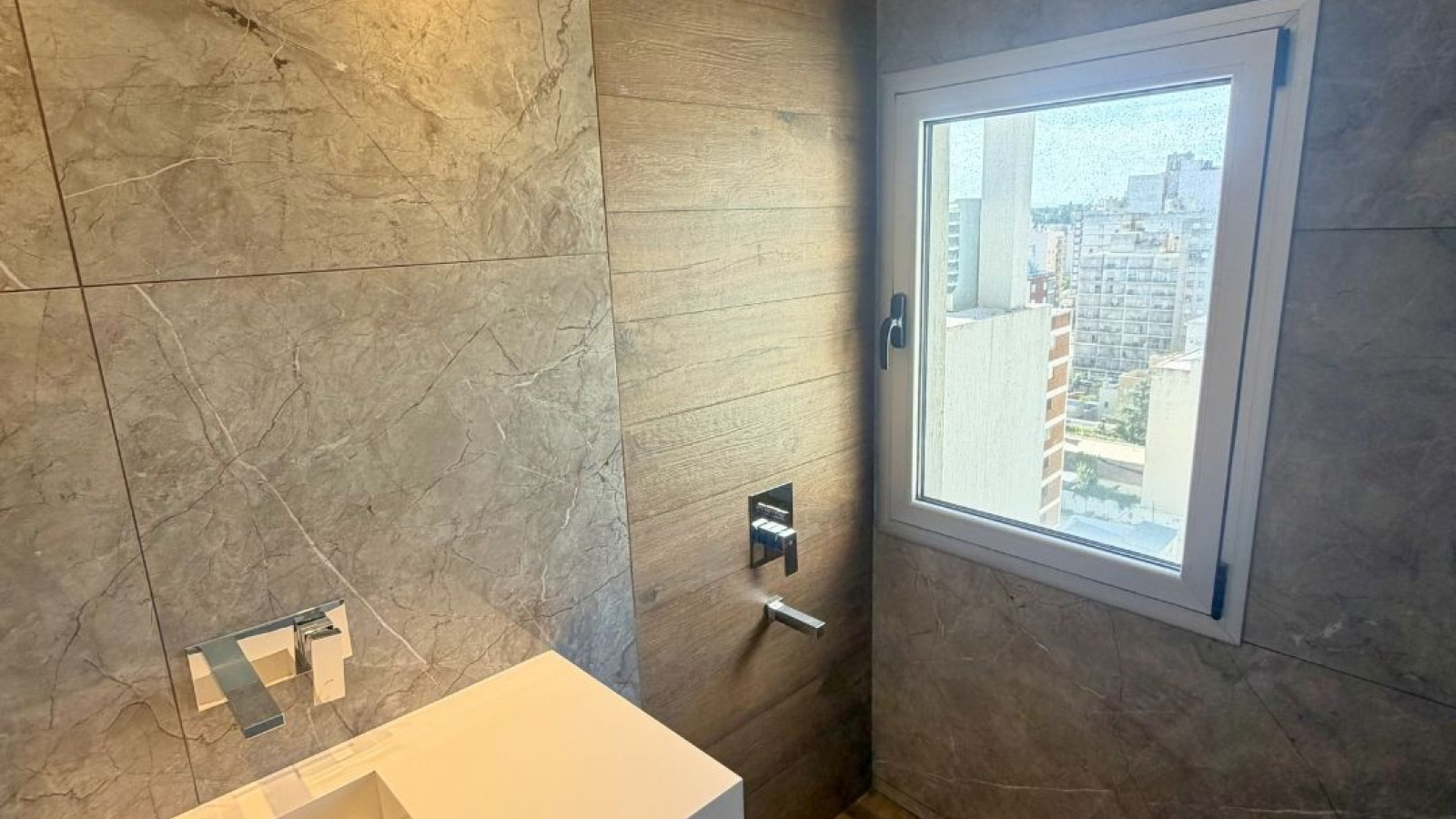 176 Yrigoyen, Bahía Blanca, Buenos Aires, 8000, 3 Bedrooms Bedrooms, 5 Rooms Rooms,4 BathroomsBathrooms,Departamento,Alquiler,Yrigoyen ,0,2042