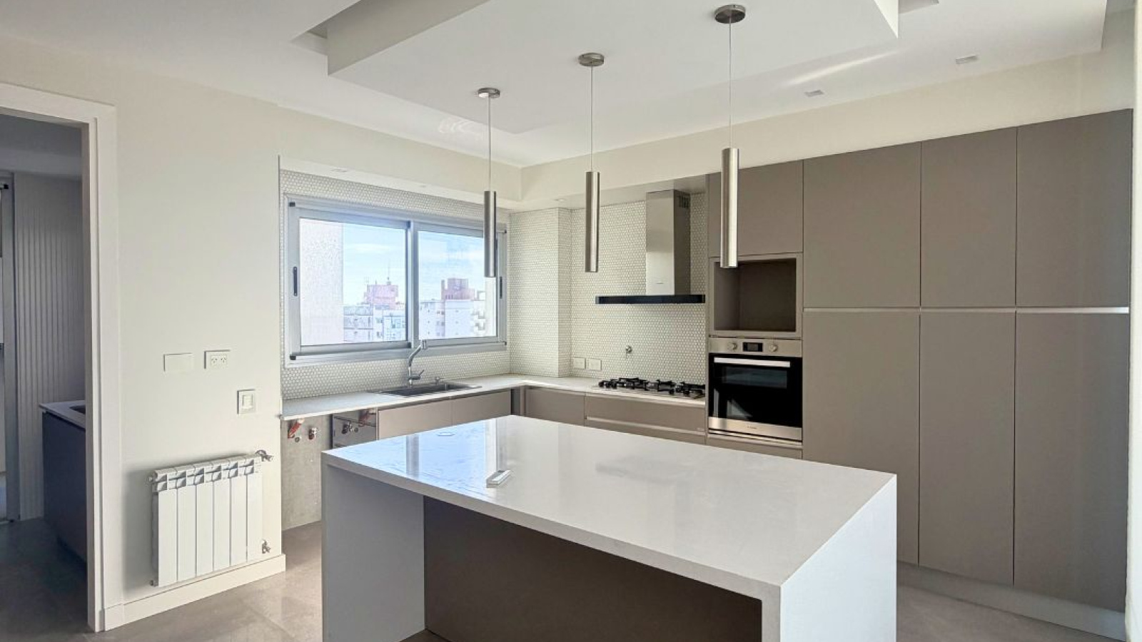 176 Yrigoyen, Bahía Blanca, Buenos Aires, 8000, 3 Bedrooms Bedrooms, 5 Rooms Rooms,4 BathroomsBathrooms,Departamento,Alquiler,Yrigoyen ,0,2042