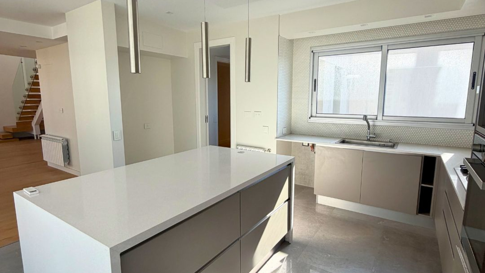 176 Yrigoyen, Bahía Blanca, Buenos Aires, 8000, 3 Bedrooms Bedrooms, 5 Rooms Rooms,4 BathroomsBathrooms,Departamento,Alquiler,Yrigoyen ,0,2042