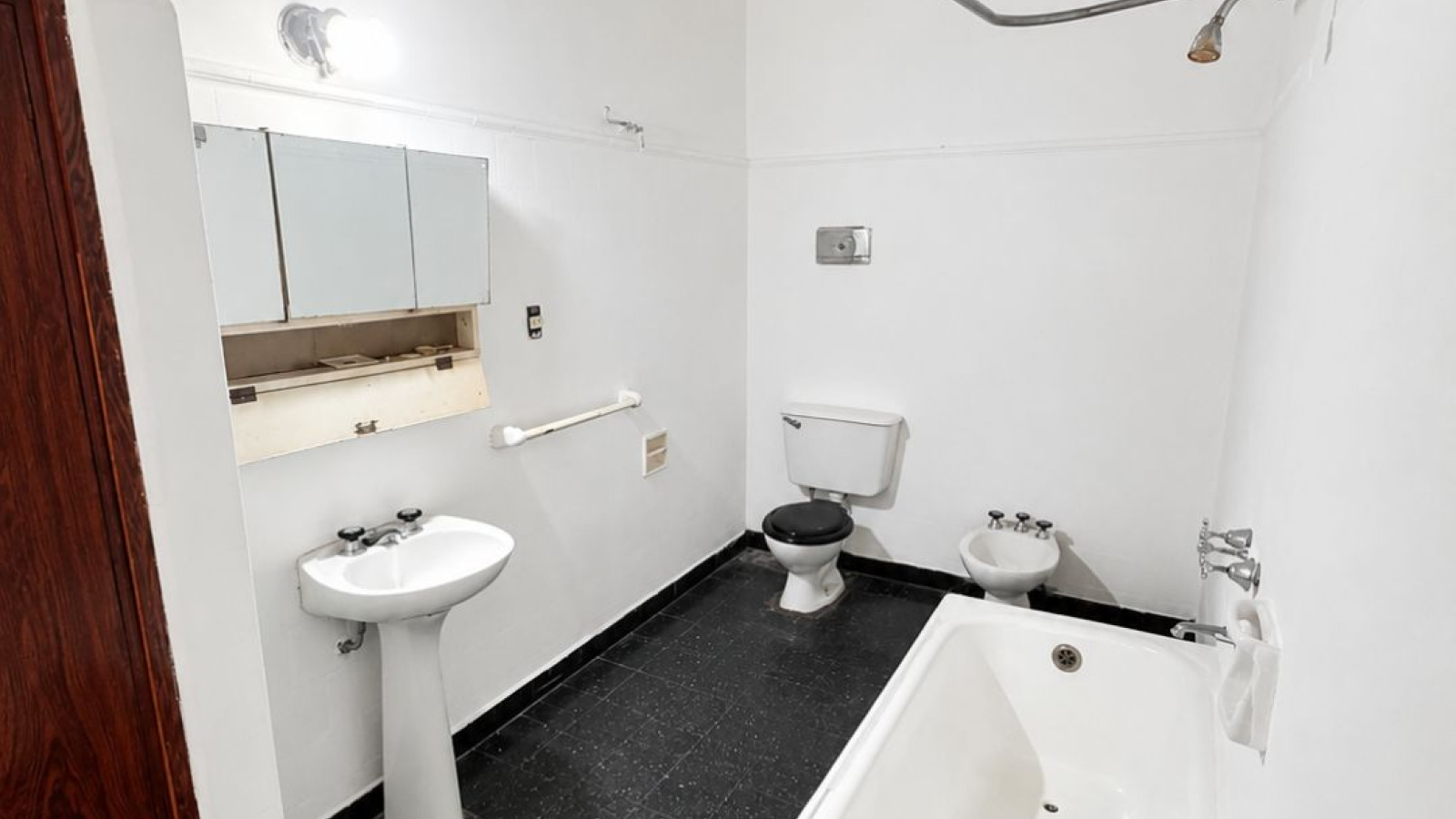 577 Donado, Bahía Blanca, Buenos Aires, 8000, 2 Bedrooms Bedrooms, 0 ,3 BathroomsBathrooms,Casa,Venta,Donado,0,2067