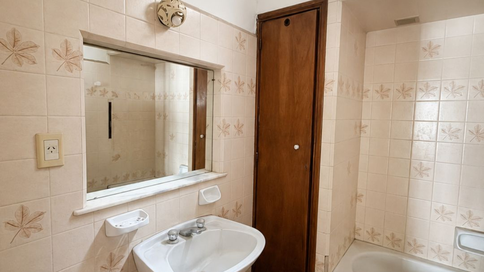 960 Nicaragua, bahia blanca, Buenos Aires, 3 Bedrooms Bedrooms, 5 Rooms Rooms,2 BathroomsBathrooms,Casa,Venta,Nicaragua,0,2078