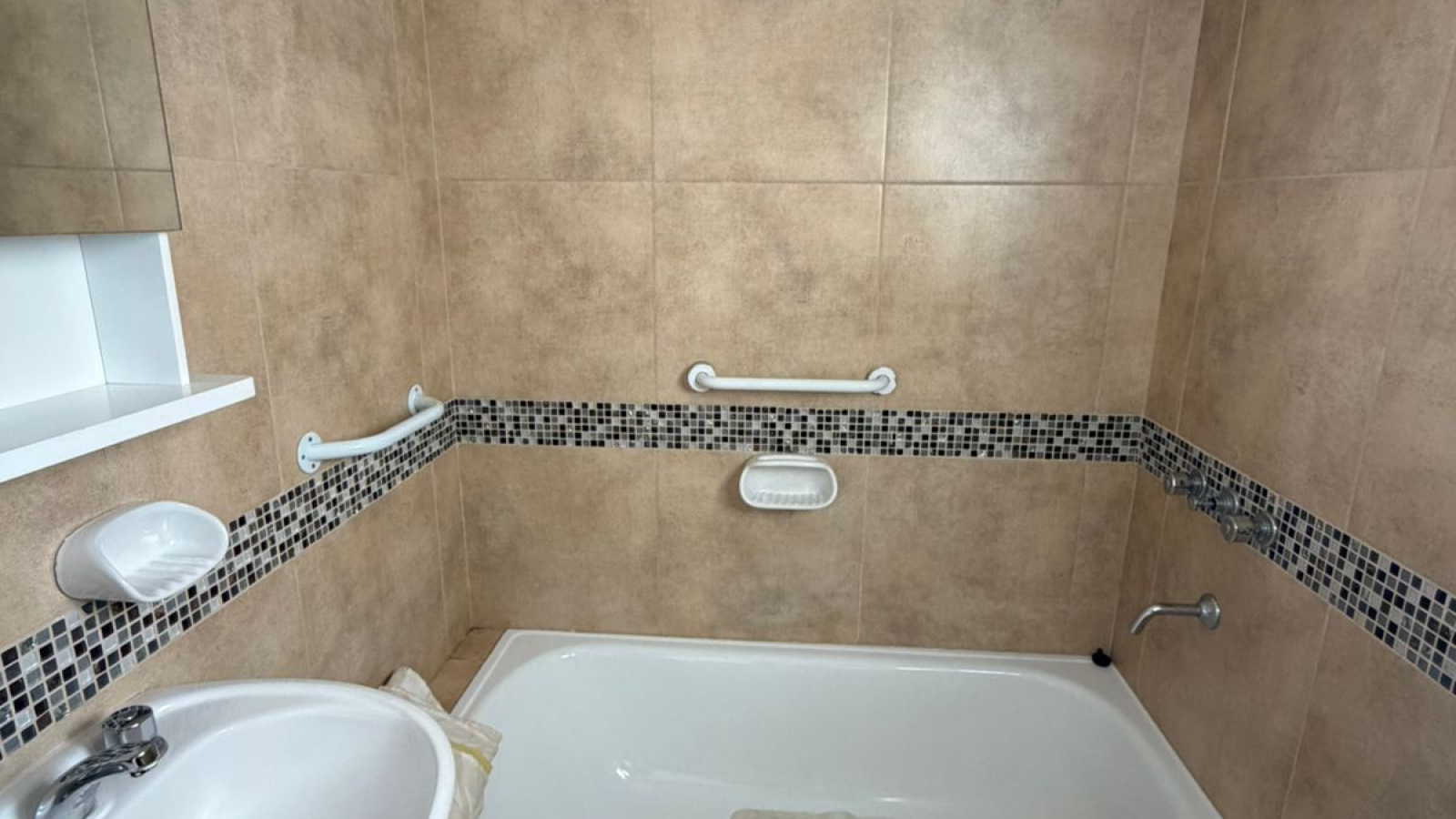 478 Estomba, Bahía Blanca, Buenos Aires, 8000, 0 , 0 ,0,Departamento,Alquiler,Estomba,4,2106