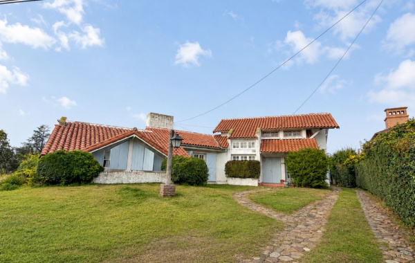300 Las acacias, bahia blanca, Buenos Aires, 3 Bedrooms Bedrooms, 4 Rooms Rooms,3 BathroomsBathrooms,Casa,Venta,Las acacias,0,2112