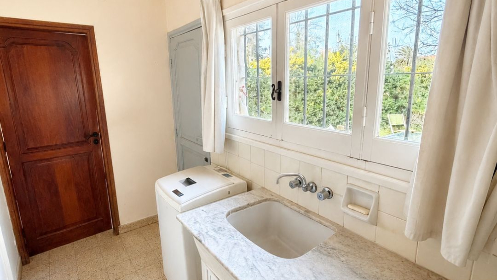 300 Las acacias, bahia blanca, Buenos Aires, 3 Bedrooms Bedrooms, 4 Rooms Rooms,3 BathroomsBathrooms,Casa,Venta,Las acacias,0,2112