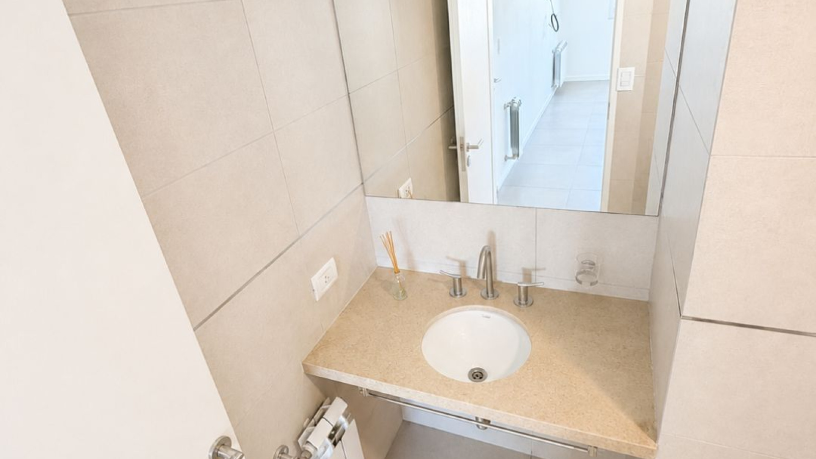 679 San Martin, 8000, Bahia Blanca, Buenos Aires, 8000, 2 Bedrooms Bedrooms, 3 Rooms Rooms,2 BathroomsBathrooms,Departamento,Venta,San Martin,10,2116