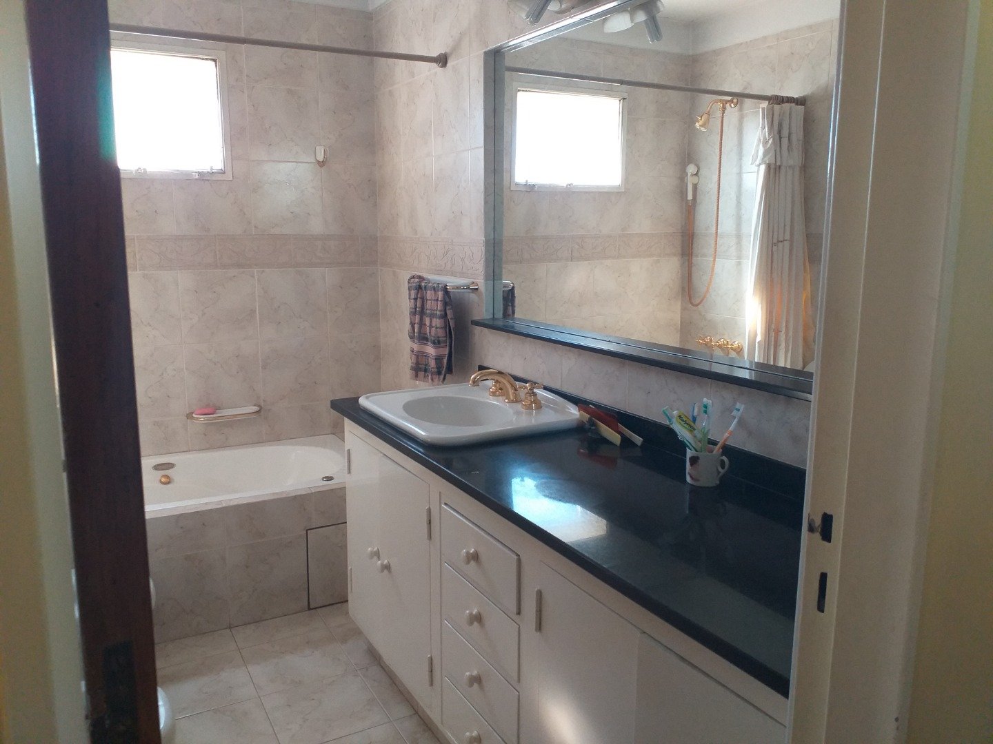 100 Alsina, Bahía Blanca, Buenos Aires, 8000, ,3 BathroomsBathrooms,Departamento,Venta,Alsina,1011