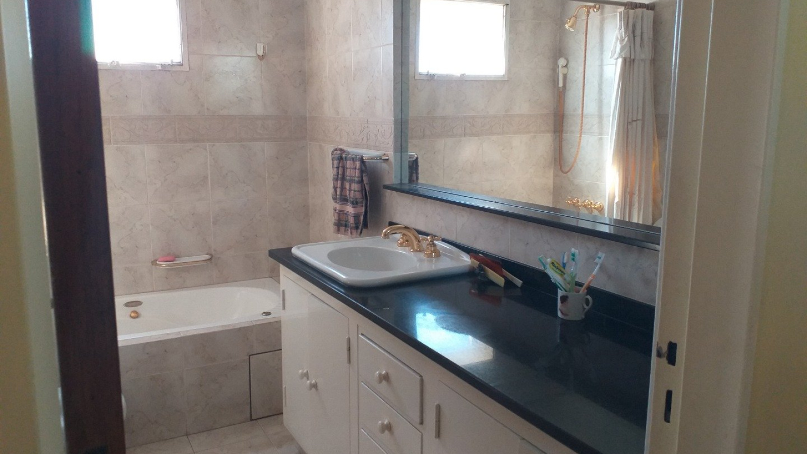 100 Alsina, Bahía Blanca, Buenos Aires, 8000, ,3 BathroomsBathrooms,Departamento,Venta,Alsina,1011