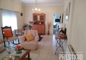 23 San Juan, Bahía Blanca, Buenos Aires, 8000, 3 Bedrooms Bedrooms, ,3 BathroomsBathrooms,Casa,Venta,San Juan,1142