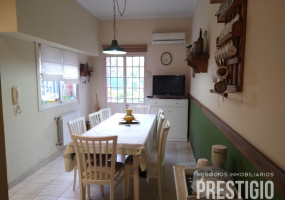 23 San Juan, Bahía Blanca, Buenos Aires, 8000, 3 Bedrooms Bedrooms, ,3 BathroomsBathrooms,Casa,Venta,San Juan,1142