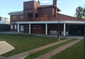 600 Cerrito, Bahía Blanca, Buenos Aires, 8000, 5 Bedrooms Bedrooms, ,5 BathroomsBathrooms,Casa,Venta,Cerrito,1222