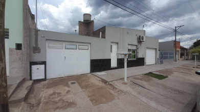 1740 Enrique Julio, Bahía Blanca, Buenos Aires, 8000, 3 Bedrooms Bedrooms, ,1 BathroomBathrooms,Casa,Venta,Enrique Julio,1499