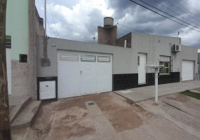1740 Enrique Julio, Bahía Blanca, Buenos Aires, 8000, 3 Bedrooms Bedrooms, ,1 BathroomBathrooms,Casa,Venta,Enrique Julio,1499
