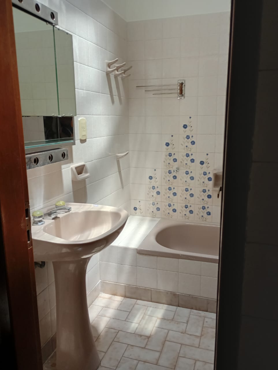 241 Martiniano Rodriguez, Bahia Blanca, Buenos Aires, 8000, 3 Bedrooms Bedrooms, ,1 BathroomBathrooms,Casa,Alquiler,Martiniano Rodriguez,1823
