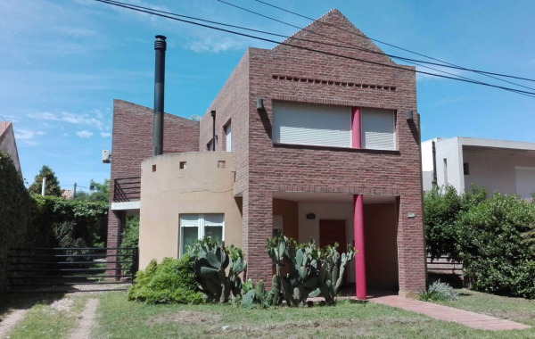 2200 Los Gorriones, Bahía Blanca, Buenos Aires, 8000, 4 Bedrooms Bedrooms, ,3 BathroomsBathrooms,Casa,Venta,Los Gorriones ,1825 2200 Los Gorriones, Bahía Blanca, Buenos Aires, 8000, 4 Bedrooms Bedrooms, ,3 BathroomsBathrooms,Casa,Venta,Los Gorriones ,1825