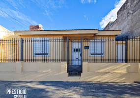 1347 Zapiola, Bahia Blanca, Buenos Aires, 8000, 2 Bedrooms Bedrooms, ,1 BathroomBathrooms,Casa,Venta,Zapiola,1839