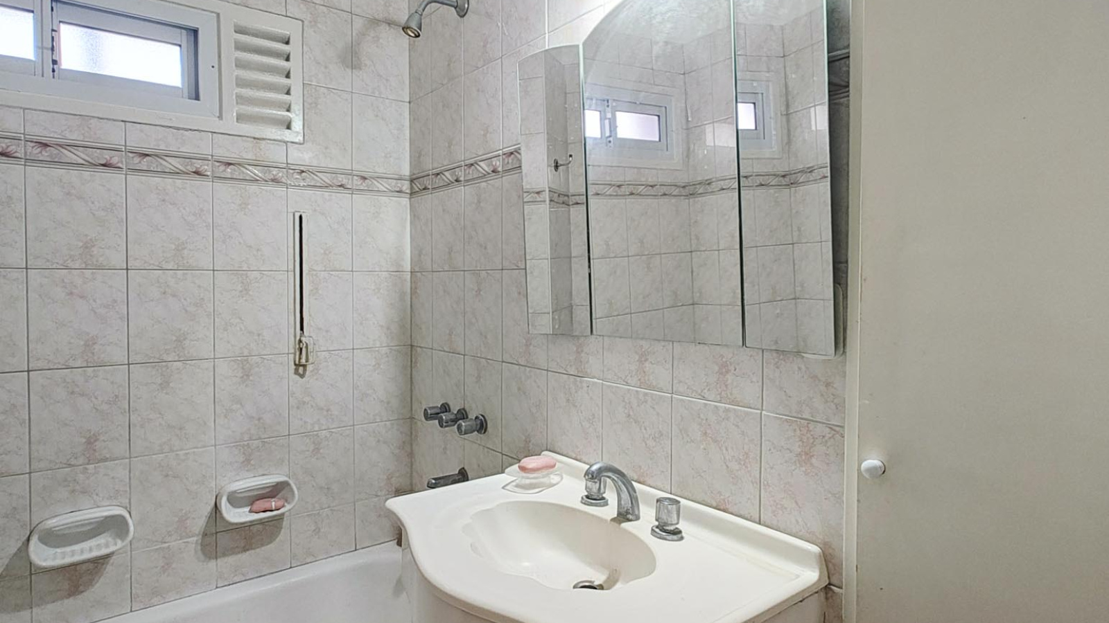 29 O'higgins, Bahia Blanca, Buenos Aires, 8000, 2 Bedrooms Bedrooms, 0 ,1 BathroomBathrooms,Departamento,Venta,O'higgins,0,1859