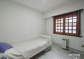 325 Las Lomas, Bahia Blanca, Buenos Aires, 8000, 4 Bedrooms Bedrooms, 0 ,2 BathroomsBathrooms,Casa,Venta,Las Lomas,0,1894