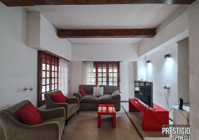 325 Las Lomas, Bahia Blanca, Buenos Aires, 8000, 4 Bedrooms Bedrooms, 0 ,2 BathroomsBathrooms,Casa,Venta,Las Lomas,0,1894