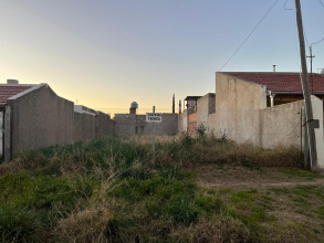 660 Adrian Veres, BAHIA BLANCA, Buenos Aires, 8000, 0 , 0 ,0,Terreno,Venta,Adrian Veres ,0,1905