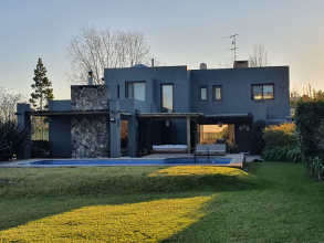 Lomas de la Tahona, Montevideo, Buenos Aires, 10129, 5 Bedrooms Bedrooms, 0 ,3 BathroomsBathrooms,Casa,Venta,Lomas de la Tahona,0,1907