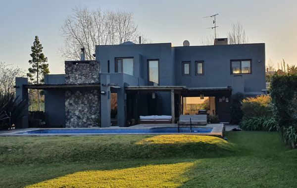 Lomas de la Tahona, Montevideo, Buenos Aires, 10129, 5 Bedrooms Bedrooms, 0 ,3 BathroomsBathrooms,Casa,Venta,Lomas de la Tahona,0,1907