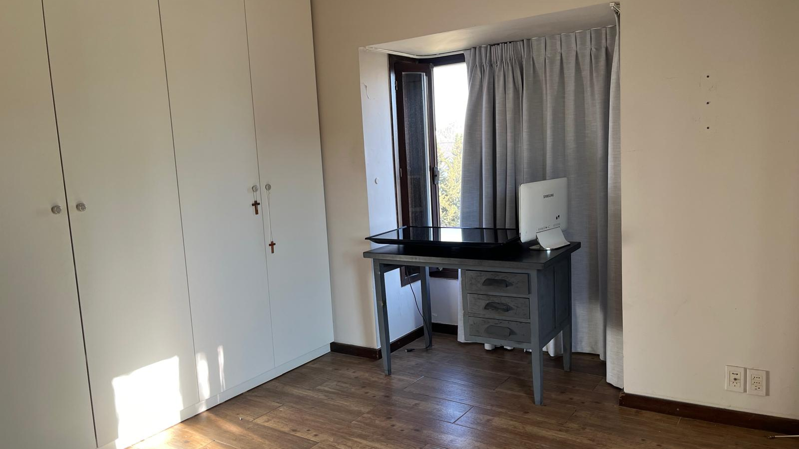 Lomas de la Tahona, Montevideo, Buenos Aires, 10129, 5 Bedrooms Bedrooms, 0 ,3 BathroomsBathrooms,Casa,Venta,Lomas de la Tahona,0,1907