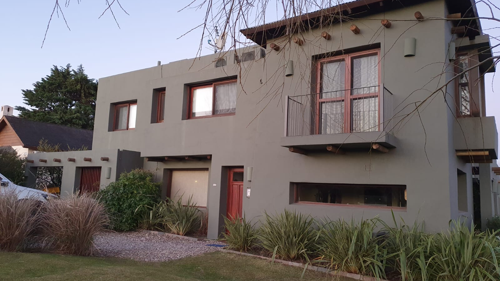 Lomas de la Tahona, Montevideo, Buenos Aires, 10129, 5 Bedrooms Bedrooms, 0 ,3 BathroomsBathrooms,Casa,Venta,Lomas de la Tahona,0,1907