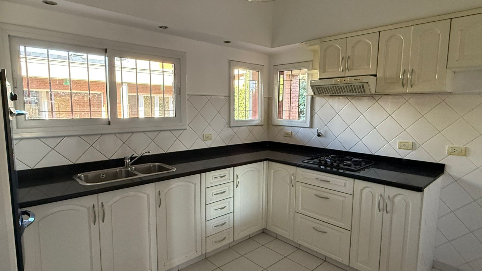 588 Gregorio de la Ferrere, Bahia Blanca, Buenos Aires, 3 Bedrooms Bedrooms, 0 ,3 BathroomsBathrooms,Casa,Venta,Gregorio de la Ferrere,0,1909