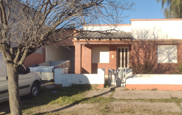 674 Rivkin, darregueira, Buenos Aires, 3 Bedrooms Bedrooms, 7 Rooms Rooms,1 BathroomBathrooms,Casa,Venta,Rivkin,0,1916 674 Rivkin, darregueira, Buenos Aires, 3 Bedrooms Bedrooms, 7 Rooms Rooms,1 BathroomBathrooms,Casa,Venta,Rivkin,0,1916