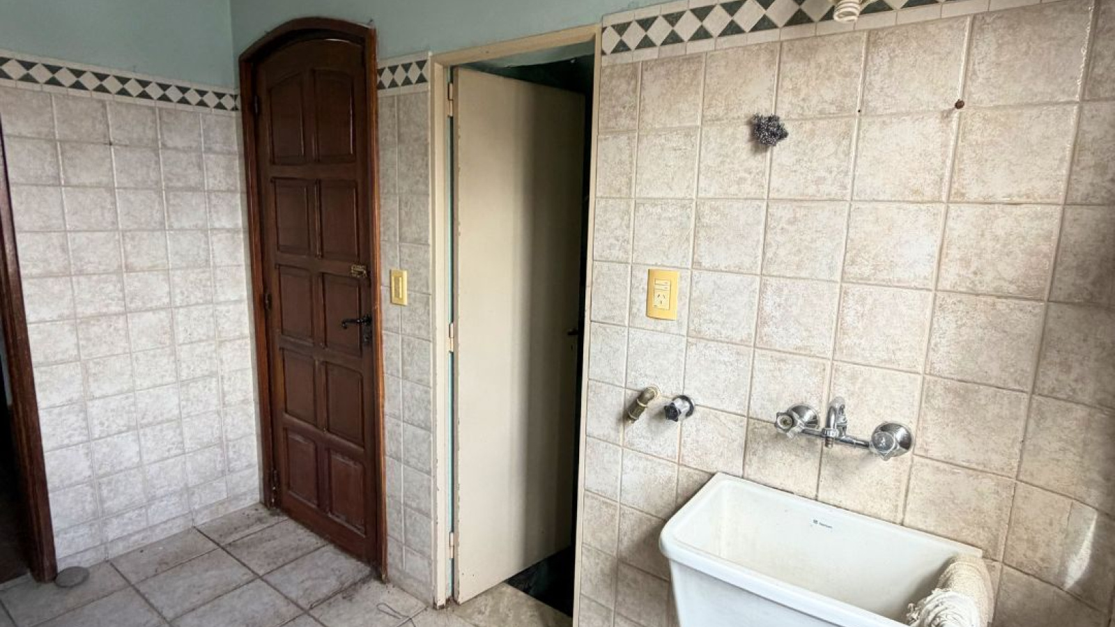 881 Reconquista, Bahia Blanca, Buenos Aires, 8000, 4 Bedrooms Bedrooms, 0 ,4 BathroomsBathrooms,Casa,Venta,Reconquista,0,1945