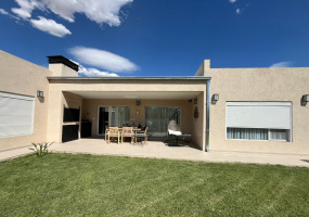 Bahía Blanca, Buenos Aires, 8000, 2 Bedrooms Bedrooms, 0 ,3 BathroomsBathrooms,Casa,Venta,0,1967