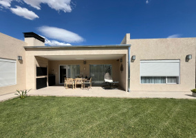 Bahía Blanca, Buenos Aires, 8000, 2 Bedrooms Bedrooms, 0 ,3 BathroomsBathrooms,Casa,Venta,0,1967