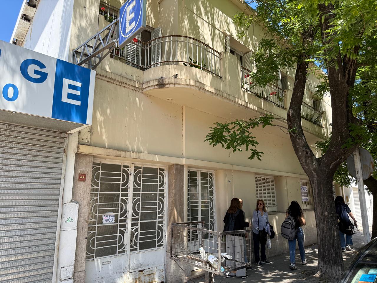 64 Fitz Roy, 8000, Bahia Blanca, Buenos Aires, 8000, 4 Bedrooms Bedrooms, 5 Rooms Rooms,2 BathroomsBathrooms,Casa,Venta,Fitz Roy,0,1970