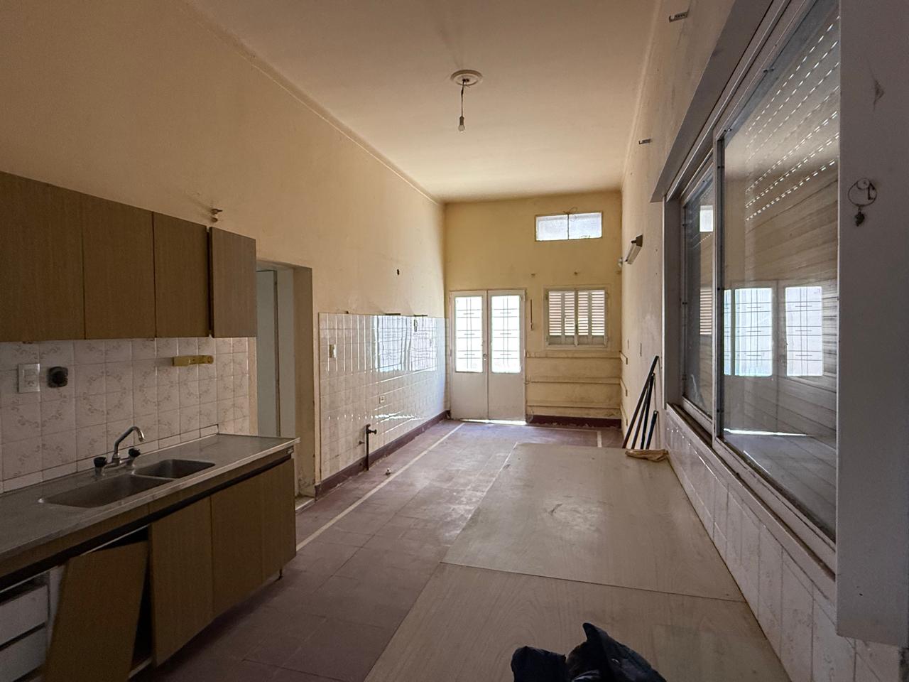 64 Fitz Roy, 8000, Bahia Blanca, Buenos Aires, 8000, 4 Bedrooms Bedrooms, 5 Rooms Rooms,2 BathroomsBathrooms,Casa,Venta,Fitz Roy,0,1970