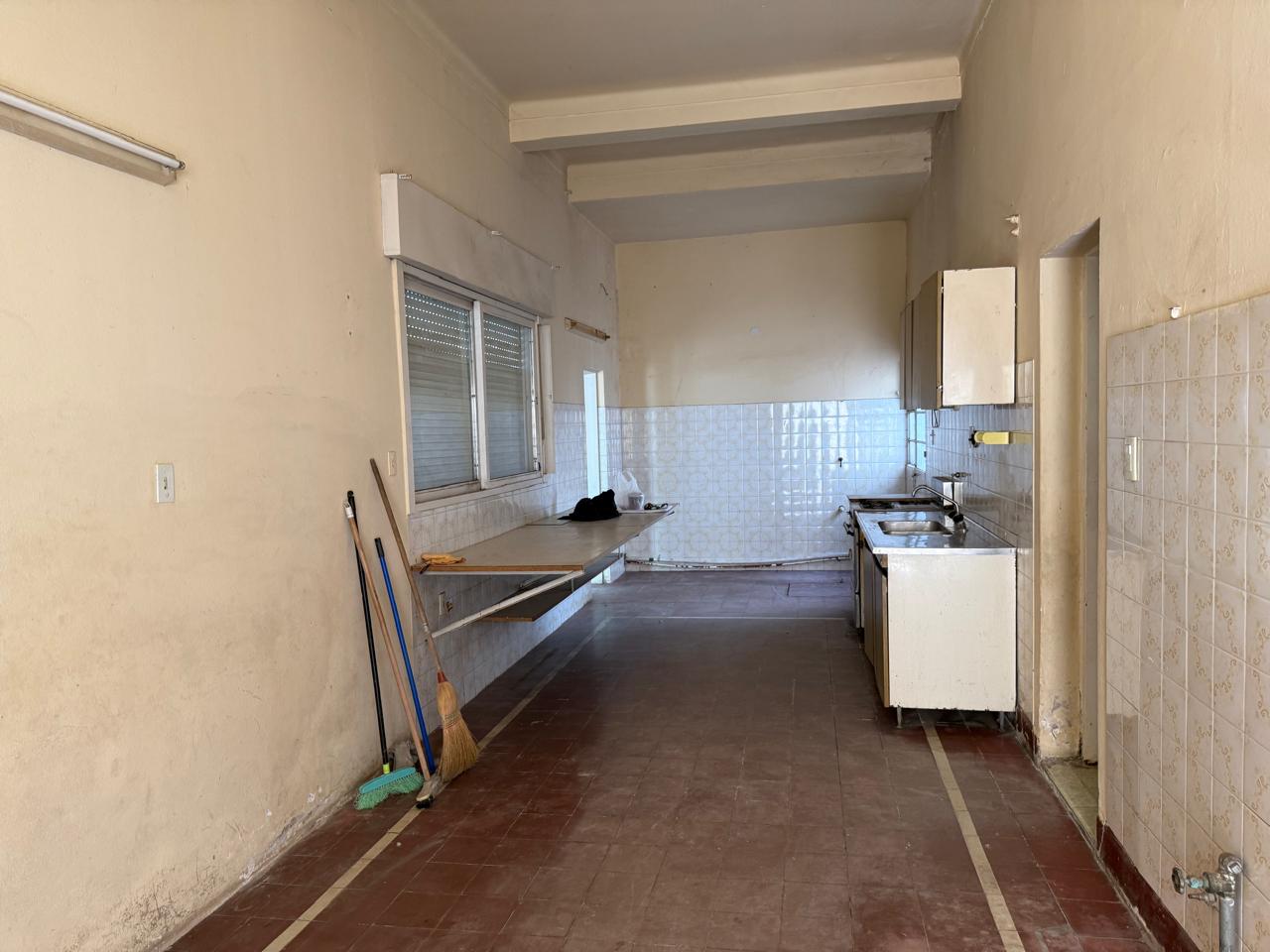 64 Fitz Roy, 8000, Bahia Blanca, Buenos Aires, 8000, 4 Bedrooms Bedrooms, 5 Rooms Rooms,2 BathroomsBathrooms,Casa,Venta,Fitz Roy,0,1970