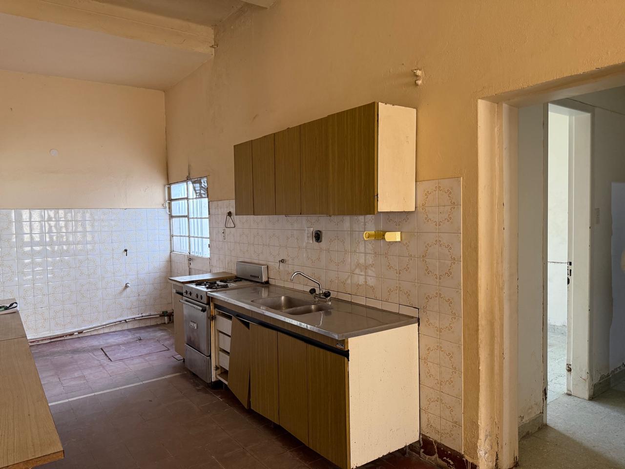 64 Fitz Roy, 8000, Bahia Blanca, Buenos Aires, 8000, 4 Bedrooms Bedrooms, 5 Rooms Rooms,2 BathroomsBathrooms,Casa,Venta,Fitz Roy,0,1970