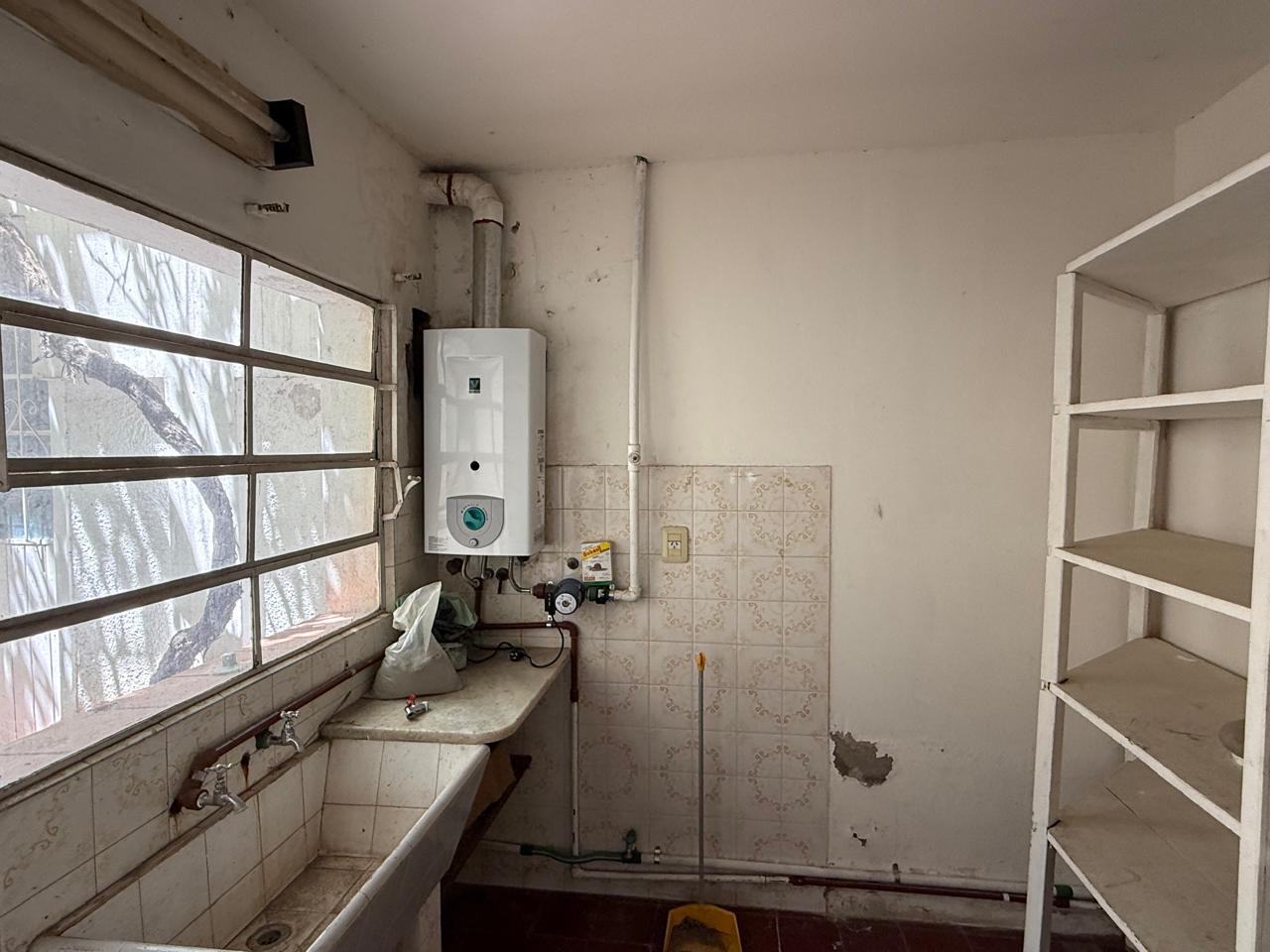 64 Fitz Roy, 8000, Bahia Blanca, Buenos Aires, 8000, 4 Bedrooms Bedrooms, 5 Rooms Rooms,2 BathroomsBathrooms,Casa,Venta,Fitz Roy,0,1970