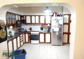 334 9 de Julio, Bahía Blanca, Buenos Aires, 8000, 5 Bedrooms Bedrooms, 0 ,5 BathroomsBathrooms,Casa,Venta,9 de Julio,0,1974