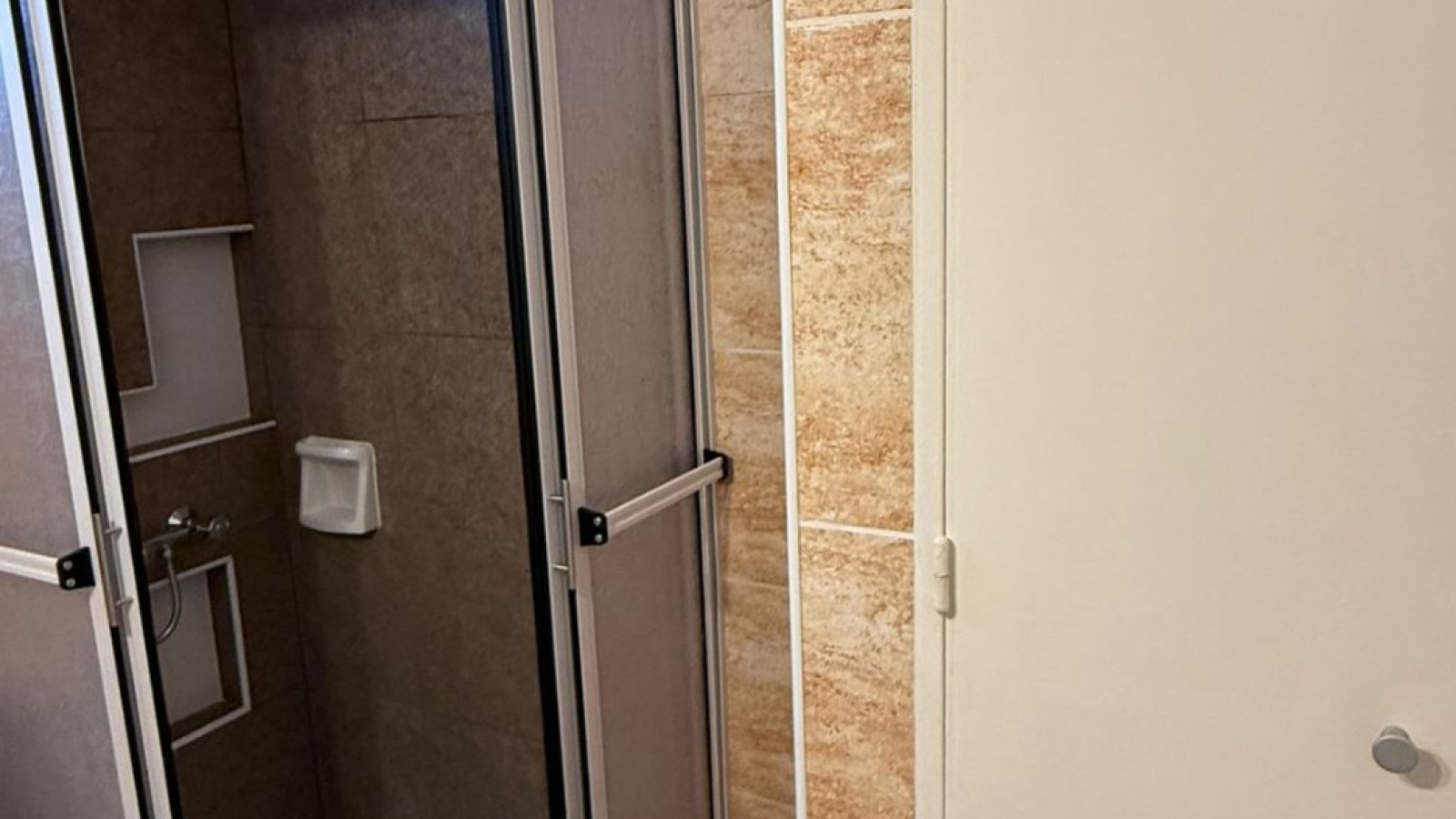 37 11 de Abril, Bahia Blanca, Buenos Aires, 8000, 3 Bedrooms Bedrooms, 0 ,2 BathroomsBathrooms,Departamento,Alquiler,11 de Abril ,0,1976